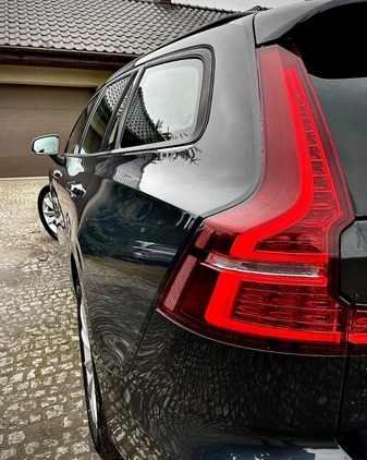 Volvo V60 cena 69900 przebieg: 183000, rok produkcji 2019 z Niemodlin małe 781